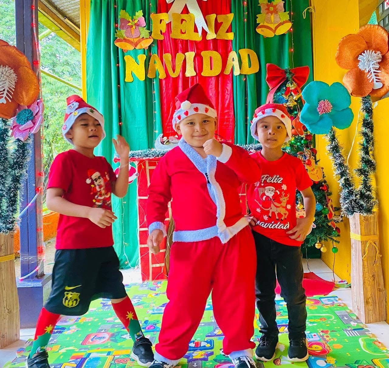 Lanzamiento Navideño llena de alegría al CDI Gotitas de Miel.