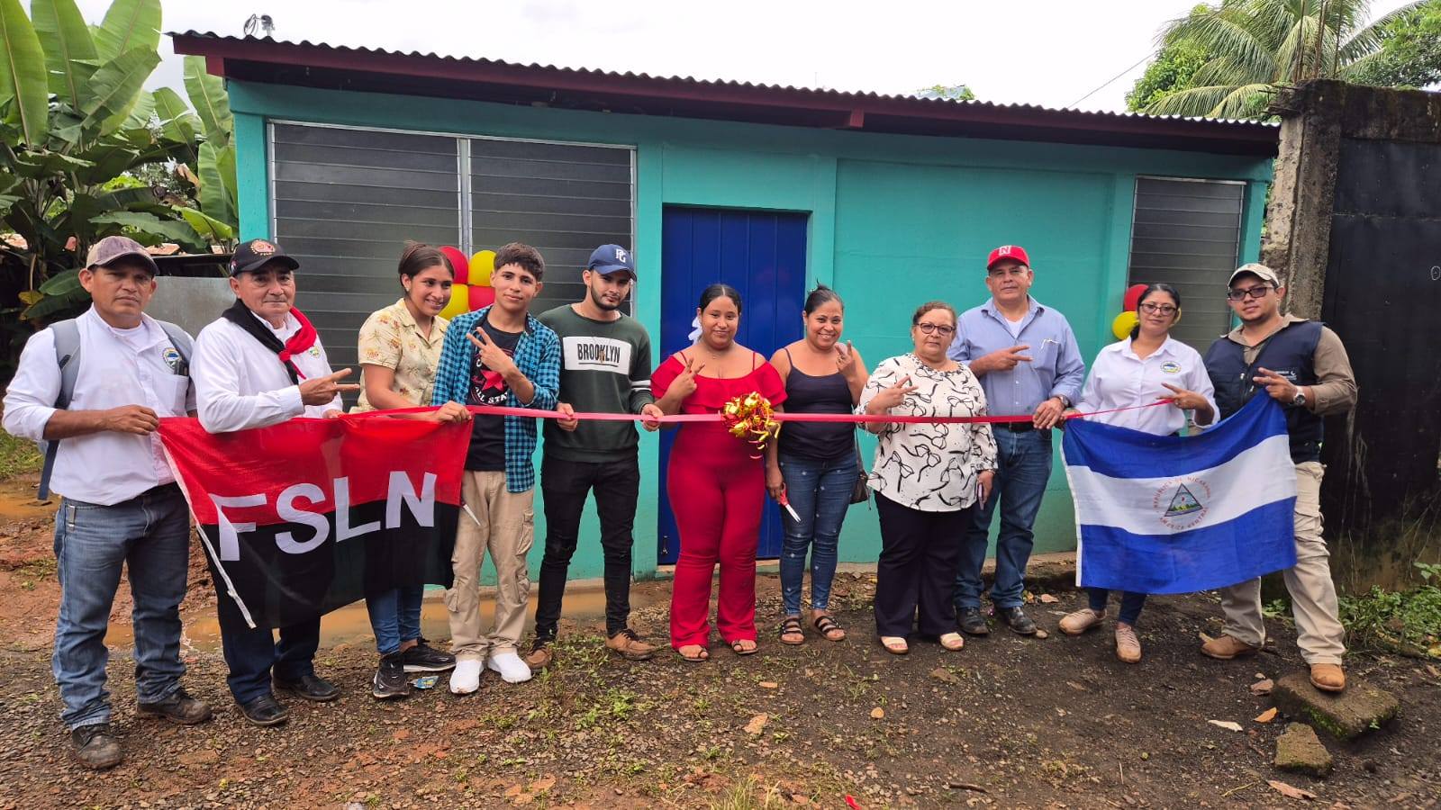 Entrega de nuevas viviendas de interés social en el área urbana de Nueva Guinea.